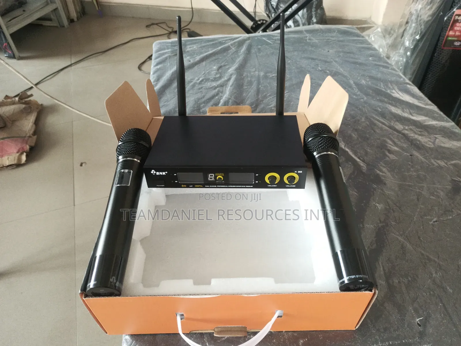 BNK Professional Wireless Microphone.
