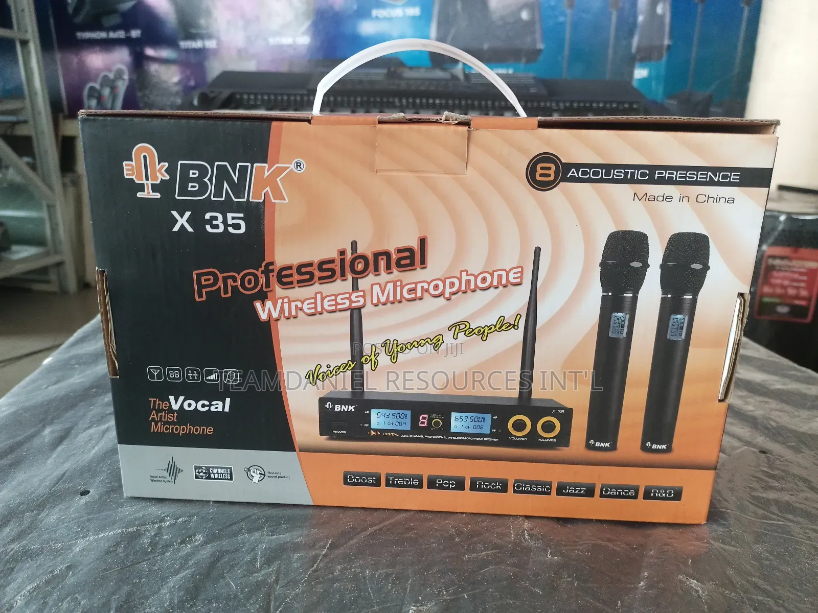 BNK Professional Wireless Microphone.