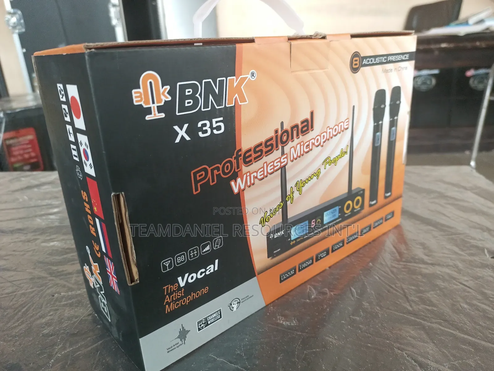 BNK Professional Wireless Microphone.