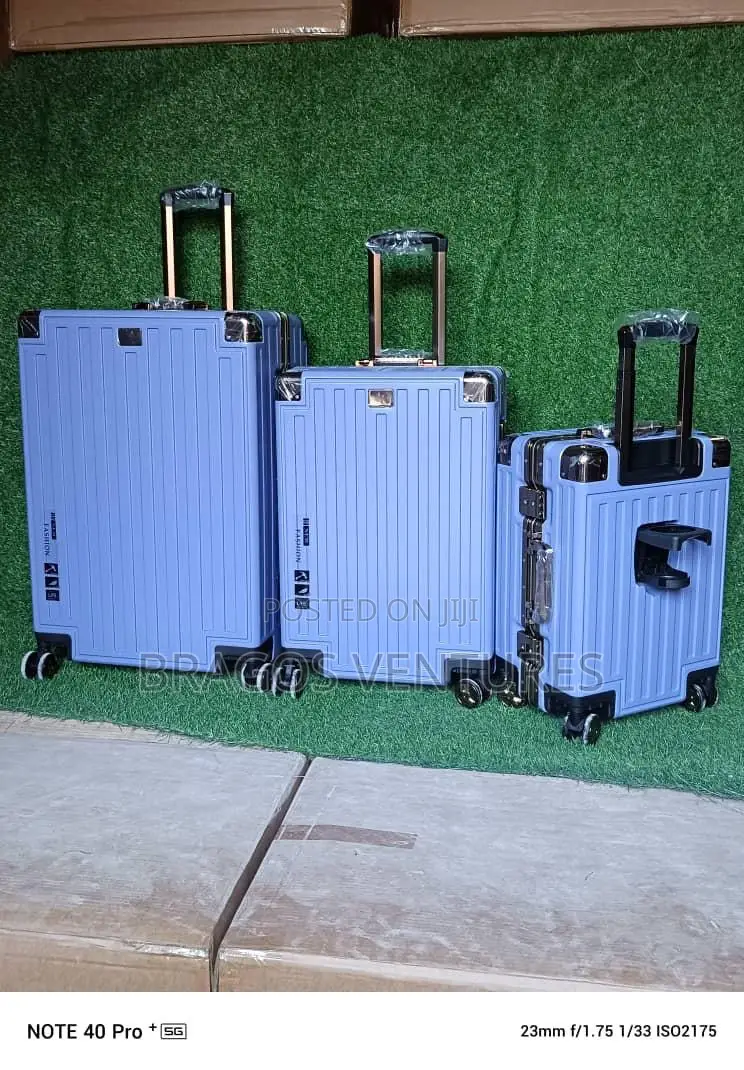 Quality Set of 3pcs Luxury Boxes With Bottle Holder