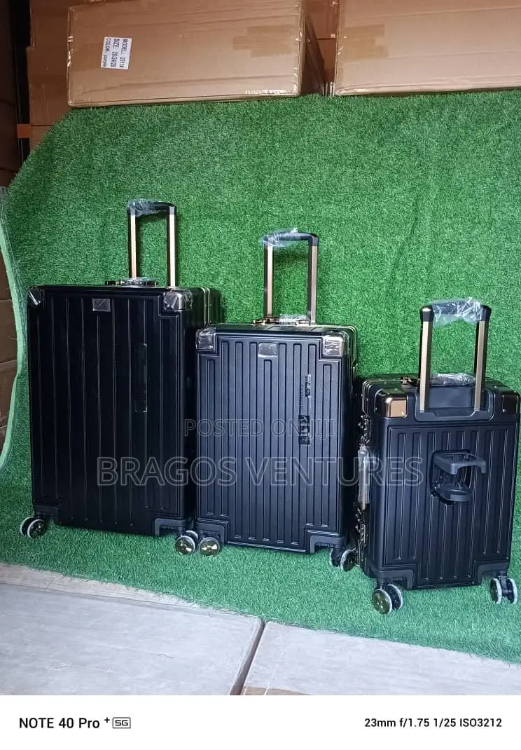 Quality Set of 3pcs Luxury Boxes With Bottle Holder