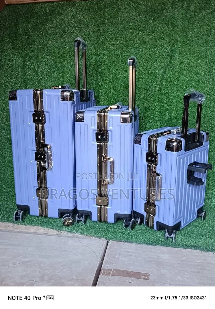 Quality Set of 3pcs Luxury Boxes With Bottle Holder