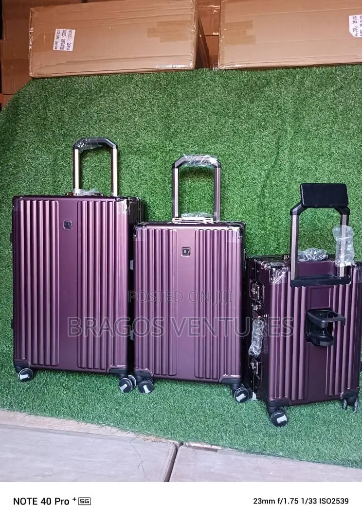 Quality Set of 3pcs Luxury Boxes With Bottle Holder