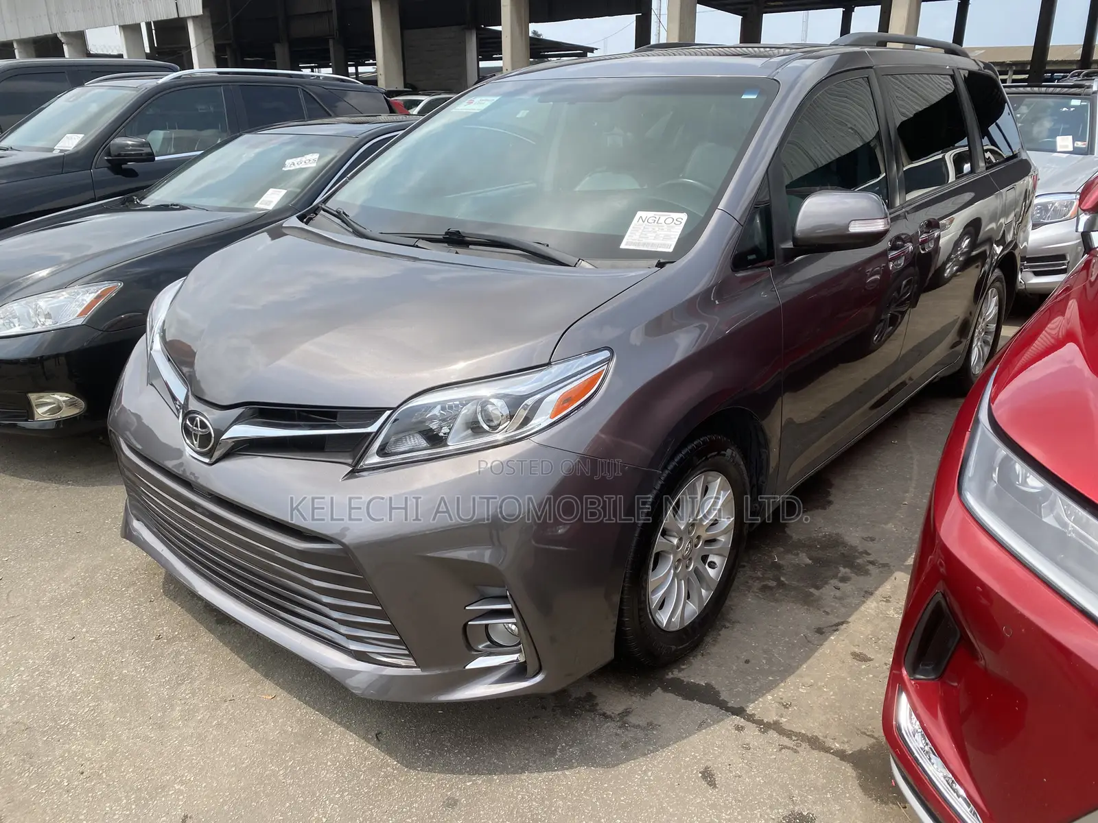 Toyota Sienna XLE Premium 8 Passenger (3.5L 6cyl 8A) 2017 Gray