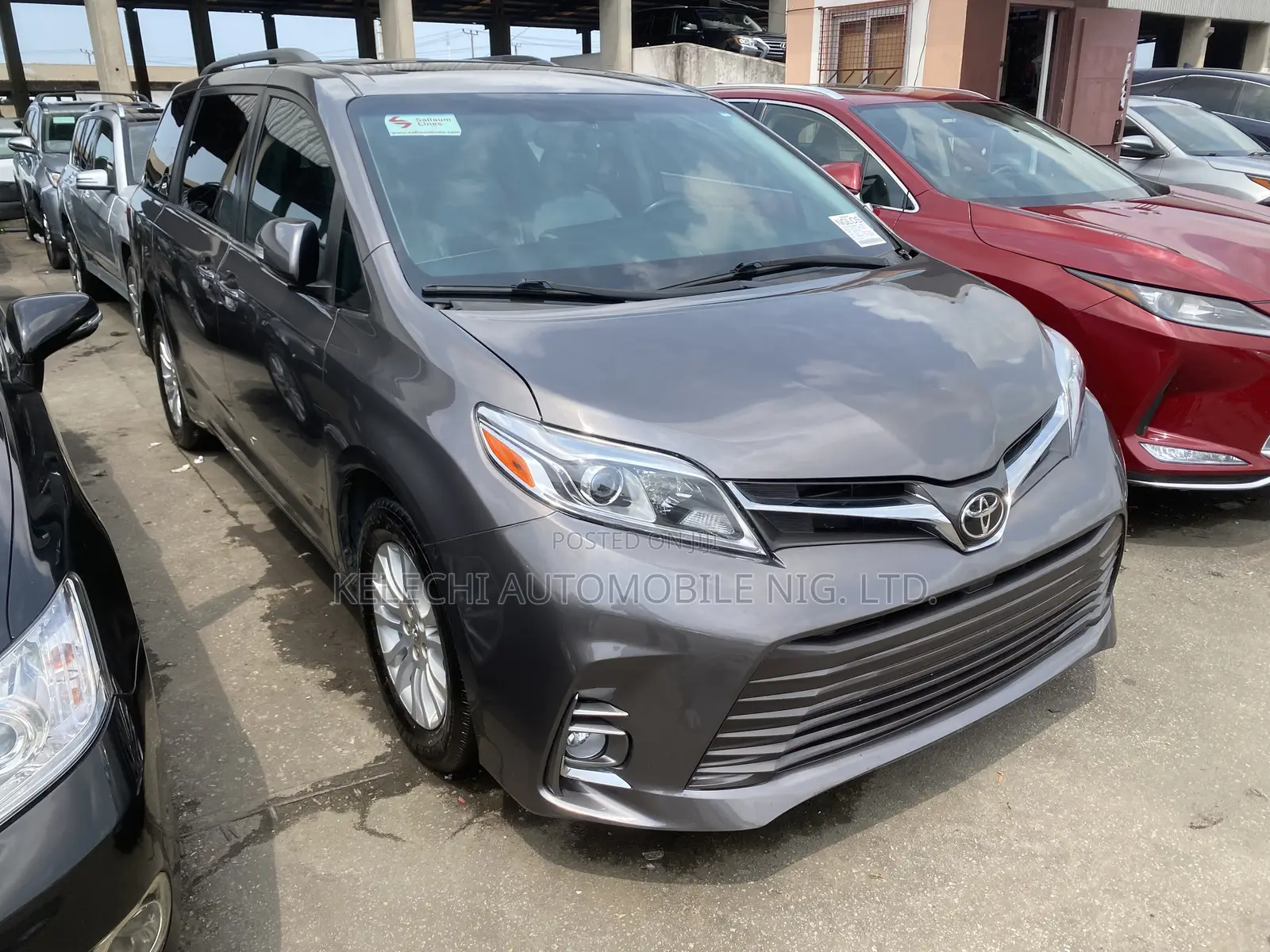 Toyota Sienna XLE Premium 8 Passenger (3.5L 6cyl 8A) 2017 Gray