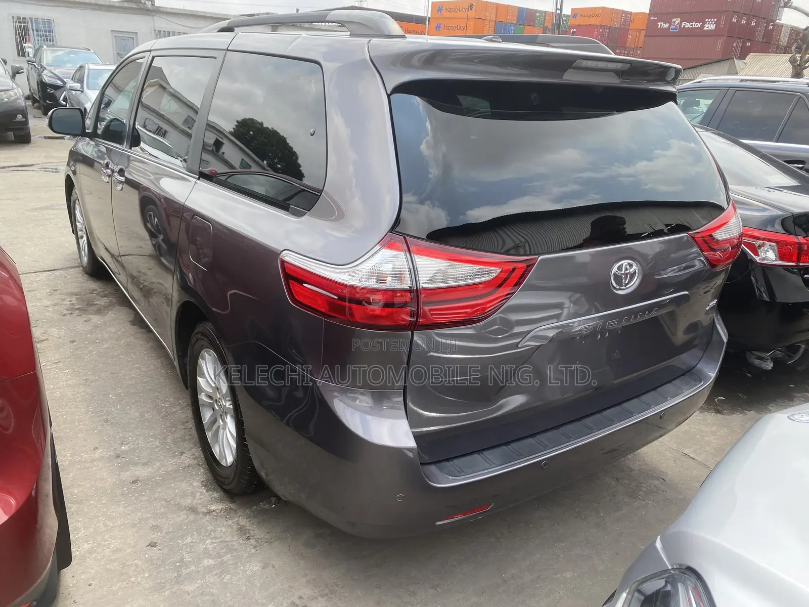 Toyota Sienna XLE Premium 8 Passenger (3.5L 6cyl 8A) 2017 Gray