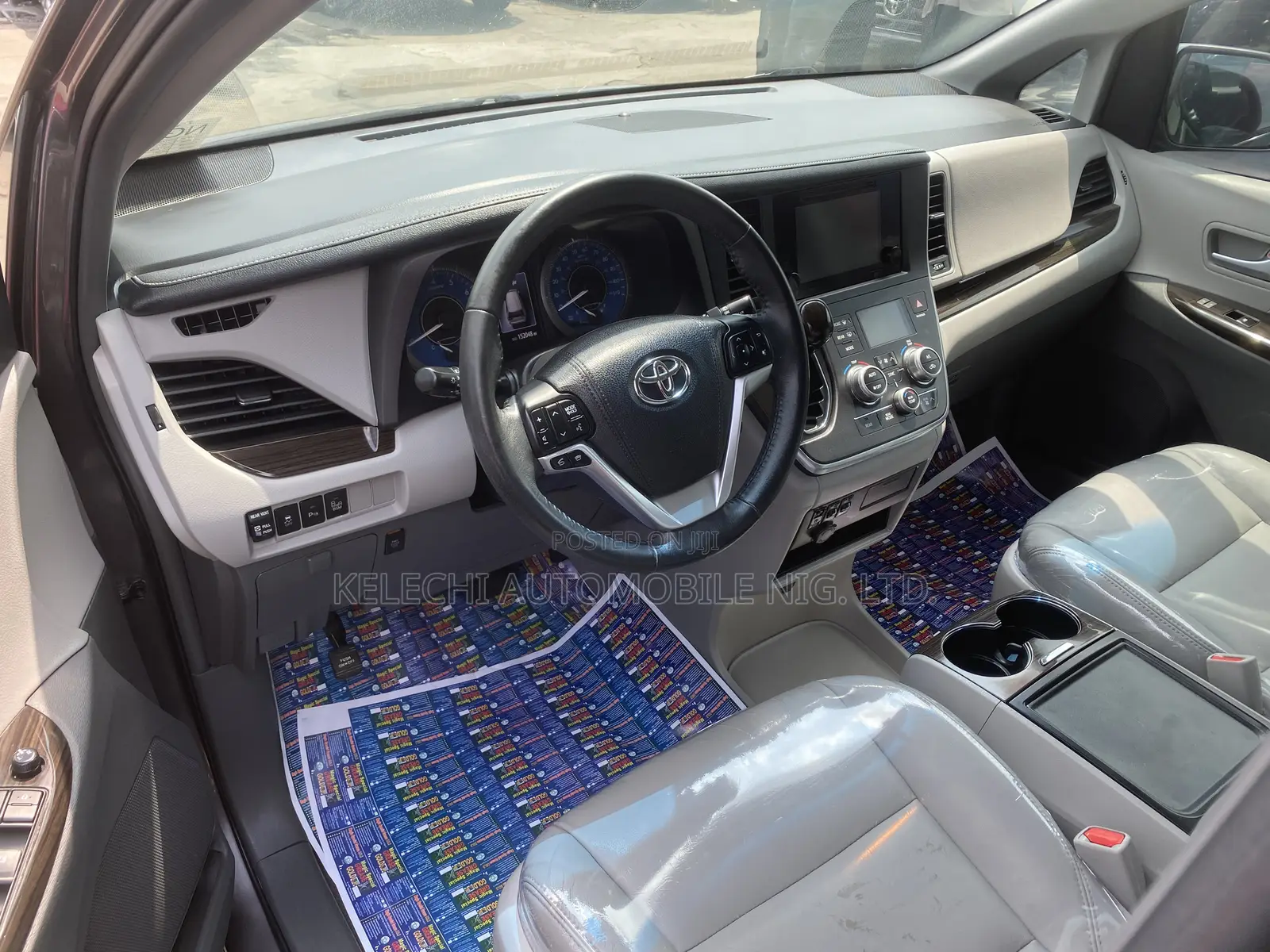 Toyota Sienna XLE Premium 8 Passenger (3.5L 6cyl 8A) 2017 Gray