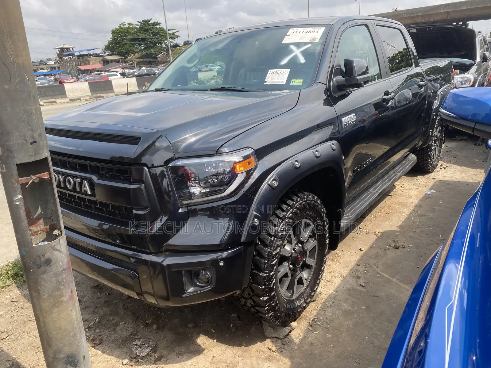 Toyota Tundra Platinum 5.7L V8 4x2 CrewMax 5.6 ft. box 145.7 in. WB