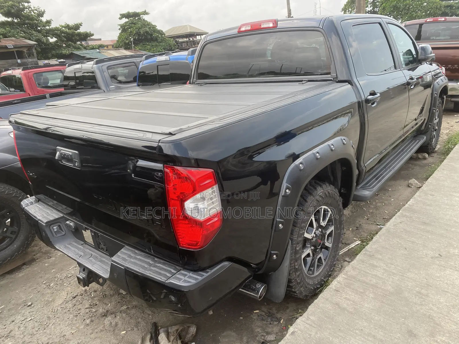 Toyota Tundra Platinum 5.7L V8 4x2 CrewMax 5.6 ft. box 145.7 in. WB