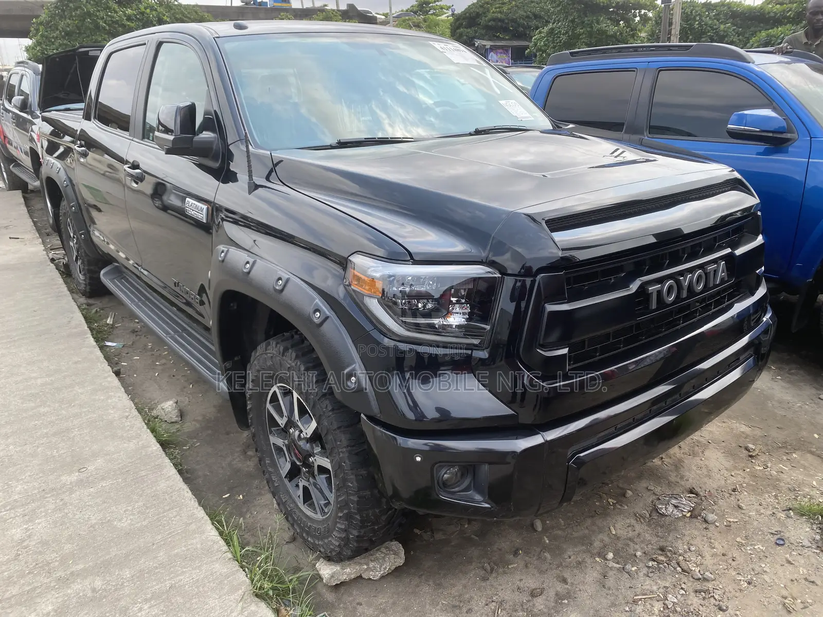 Toyota Tundra Platinum 5.7L V8 4x2 CrewMax 5.6 ft. box 145.7 in. WB