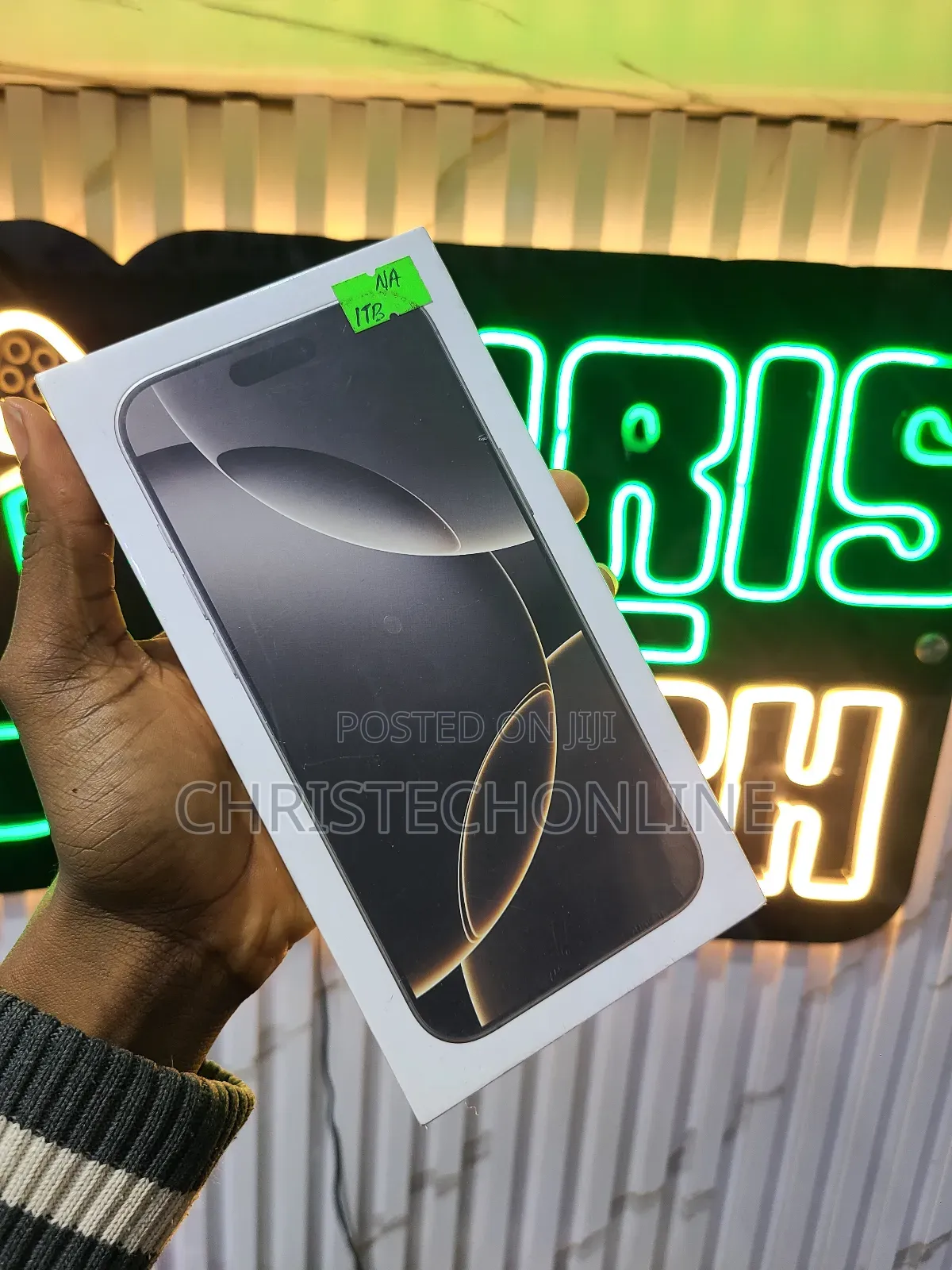 New Apple iPhone 16 Pro Max 1 TB Gold