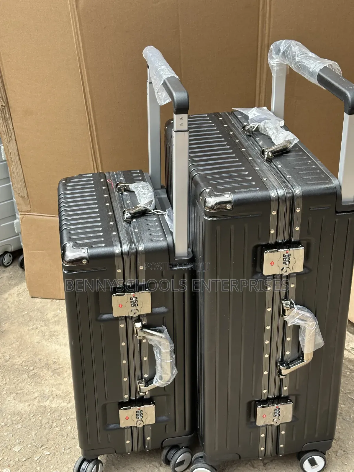 Set of 2 Wide Pole Luxury Travelling Luggage Boxes