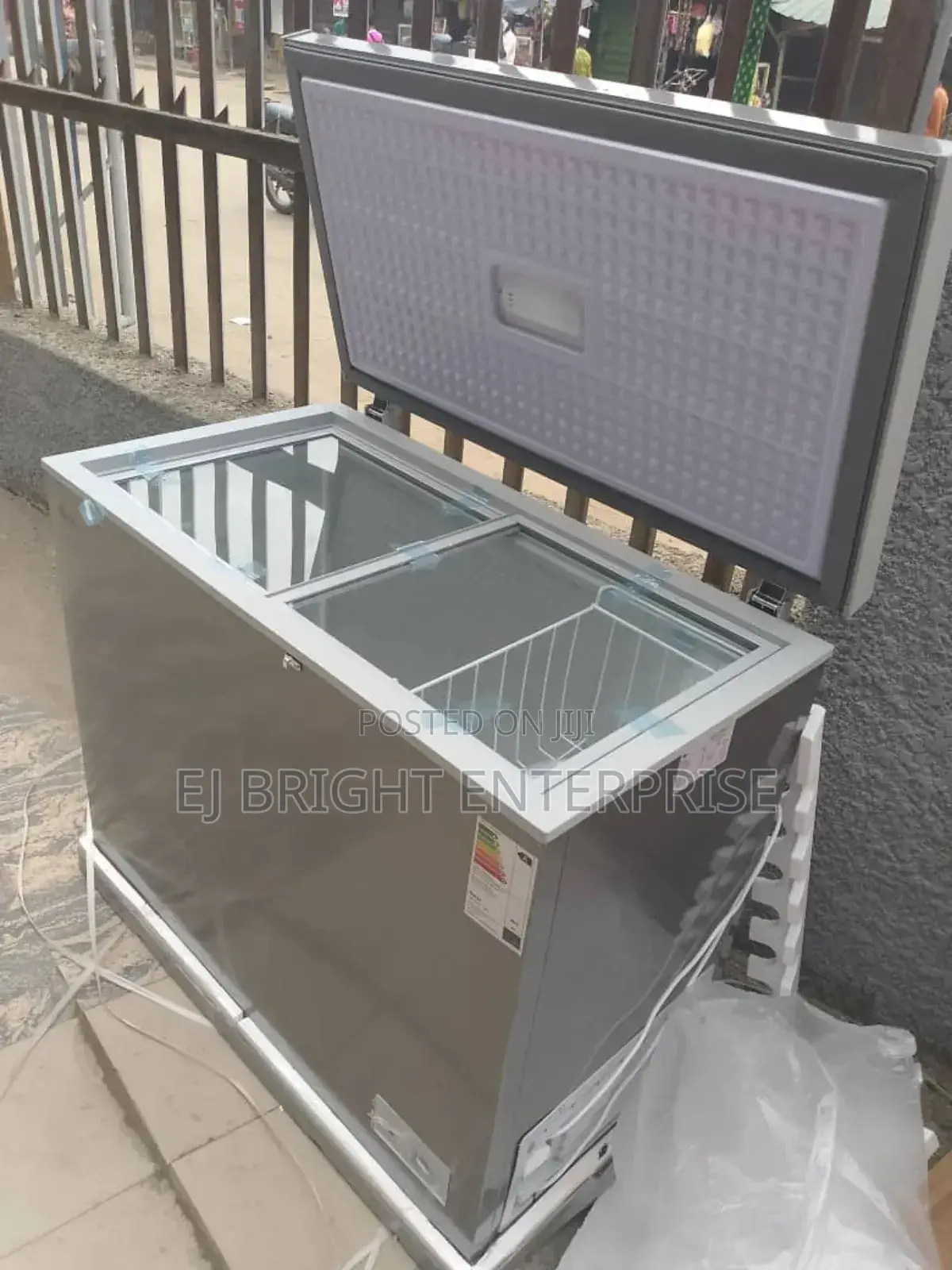 Lg Chest Freezer Wit Glass Cover Bd-250