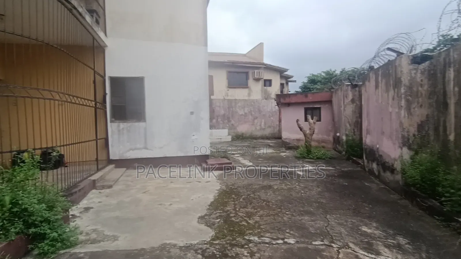 12bdrm Block of Flats in Egbeda for sale