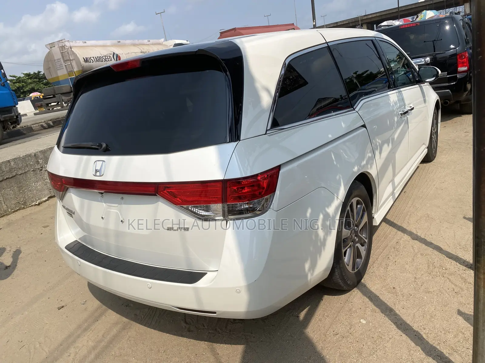 Honda Odyssey Touring Elite 4dr Minivan (3.5L 6cyl 6A) 2015 White