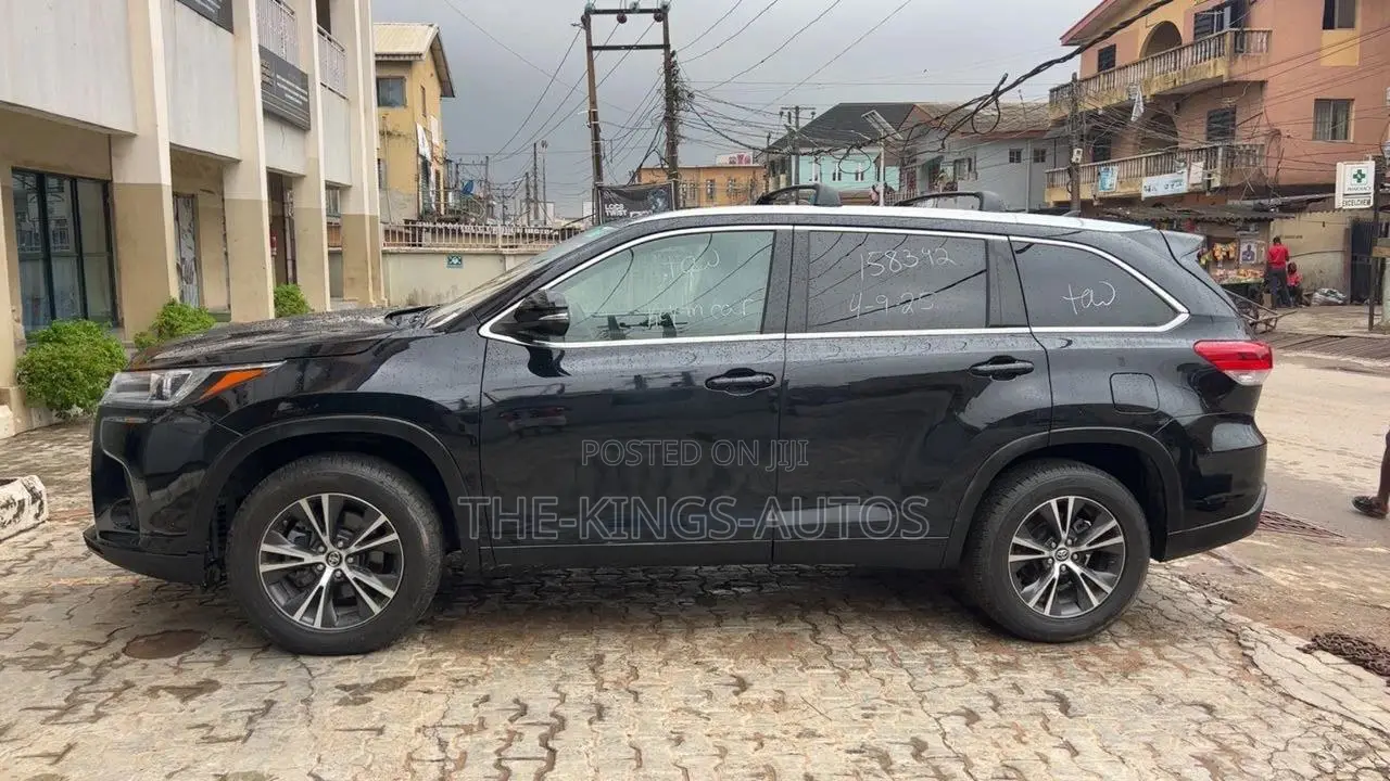 Toyota Highlander XLE V6 4x4 (3.5L 6cyl 6A) 2016 Gray