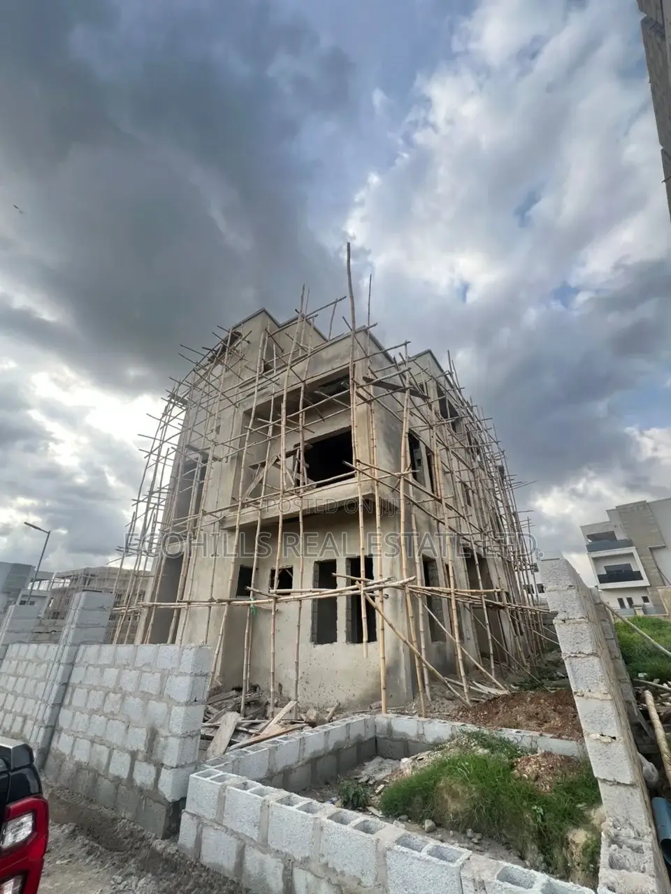 4bdrm Duplex in Ochacho Estate, Life Camp for sale