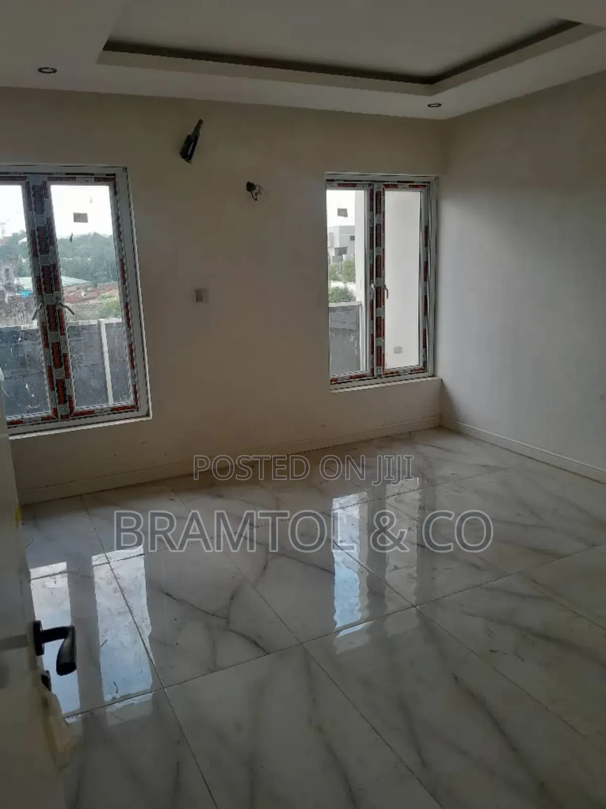 4bdrm Townhouse / Terrace in Mabushi for rent