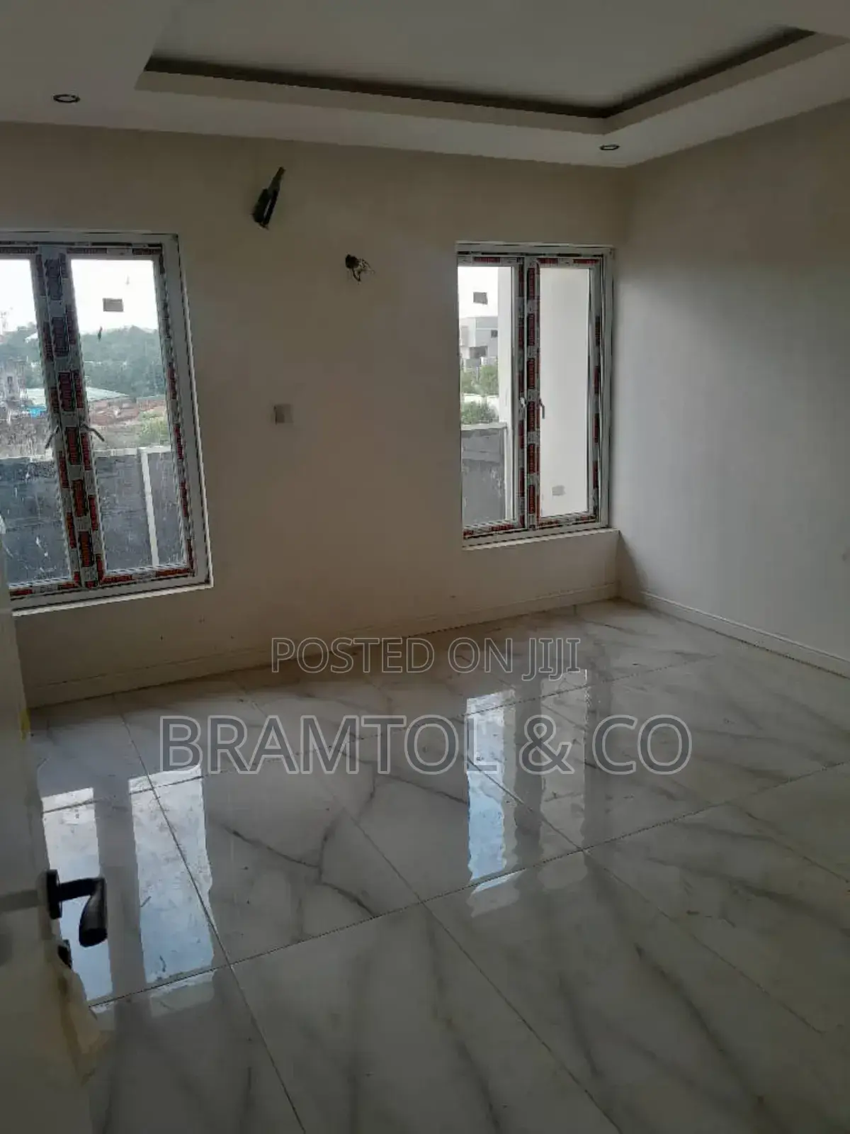 4bdrm Townhouse / Terrace in Mabushi for rent
