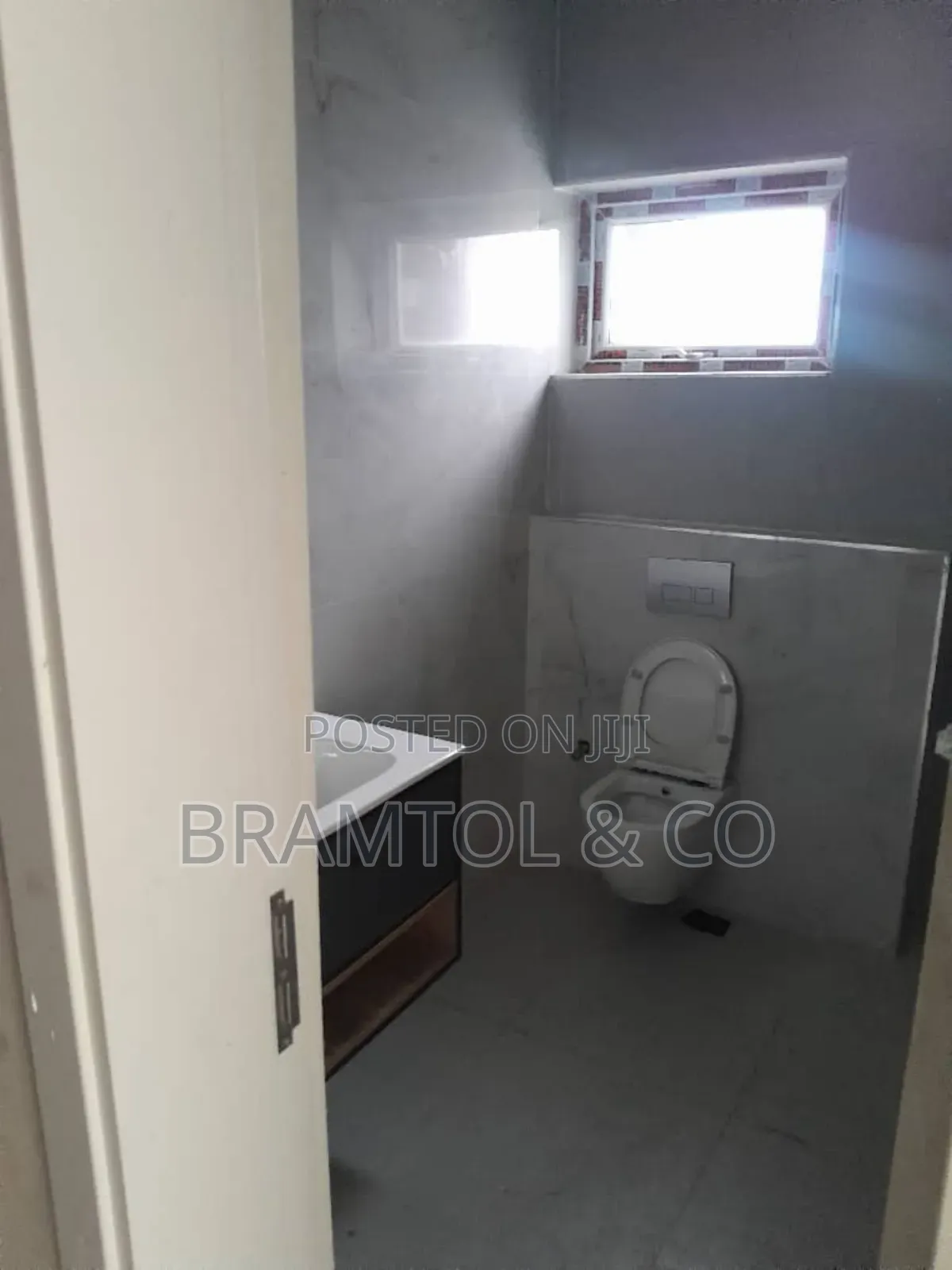 4bdrm Townhouse / Terrace in Mabushi for rent