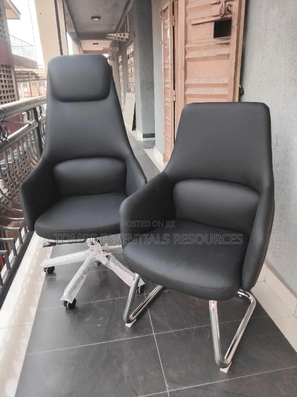 Super Quality Imported Swivel Chair And Matching Guest Chair