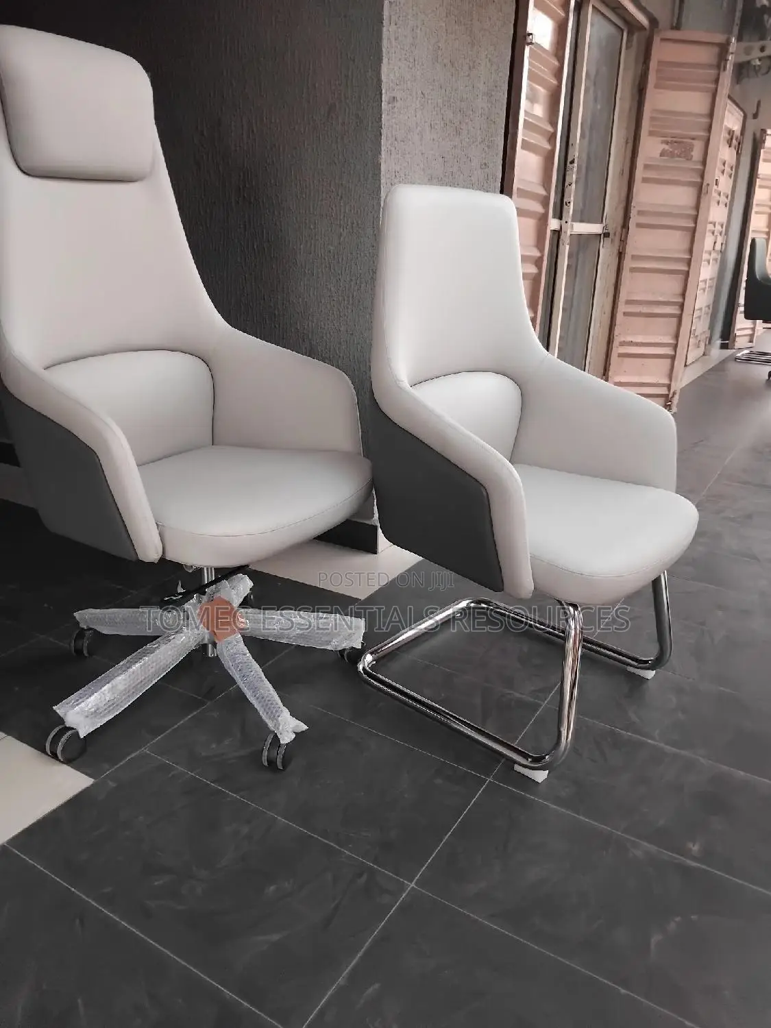 Super Quality Imported Swivel Chair And Matching Guest Chair