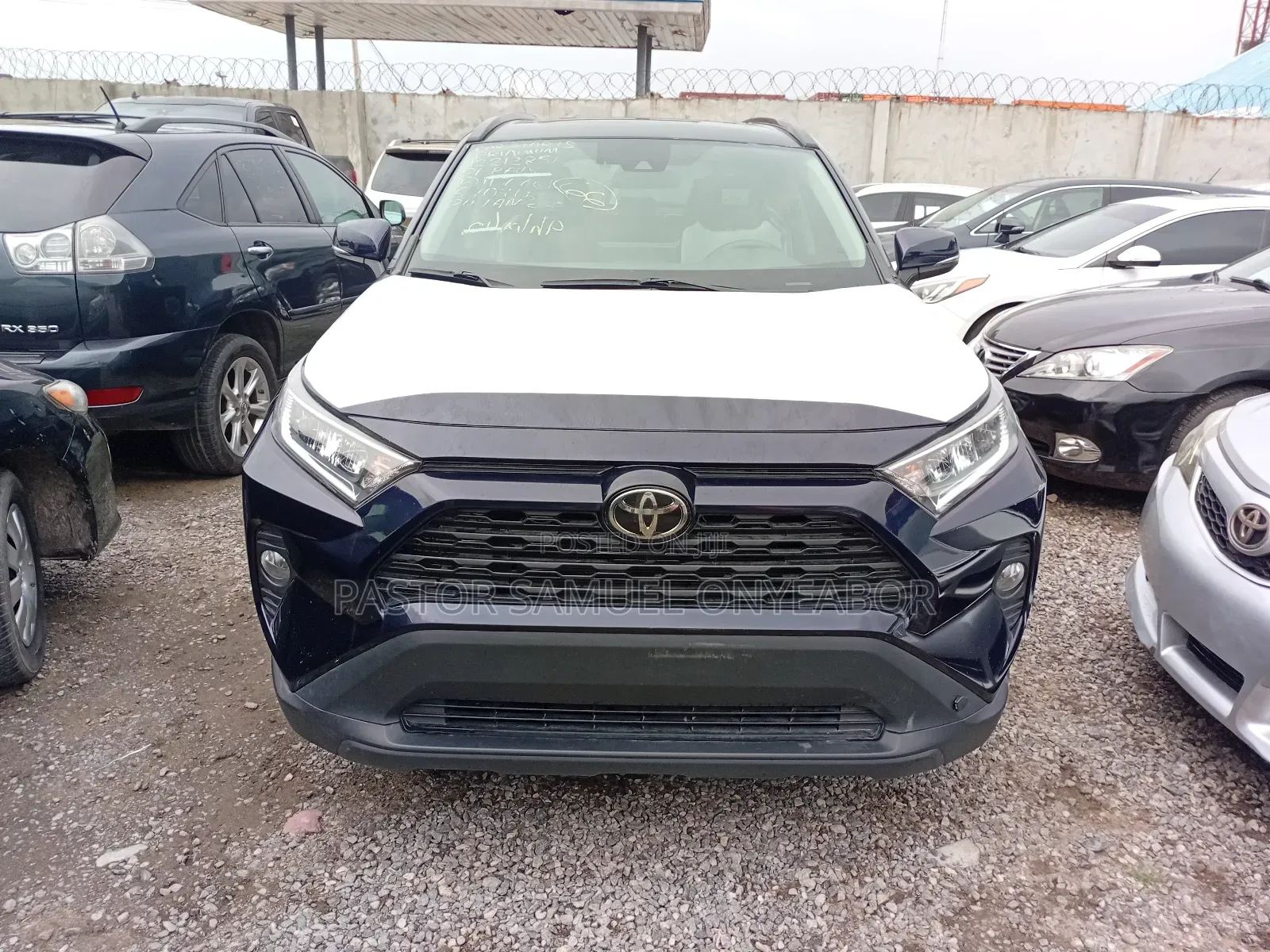 Toyota RAV4 XLE 2021 Black