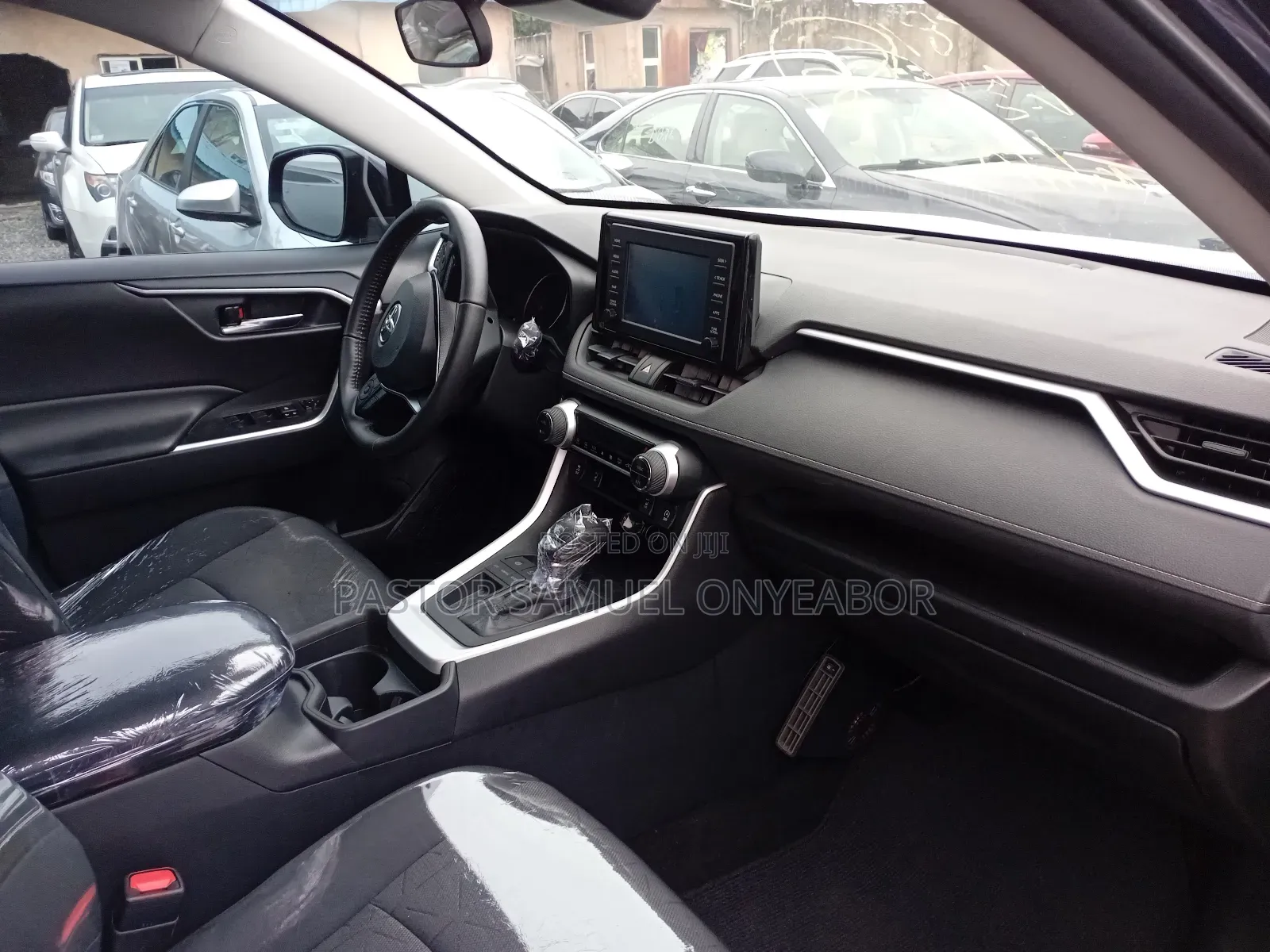 Toyota RAV4 XLE 2021 Black