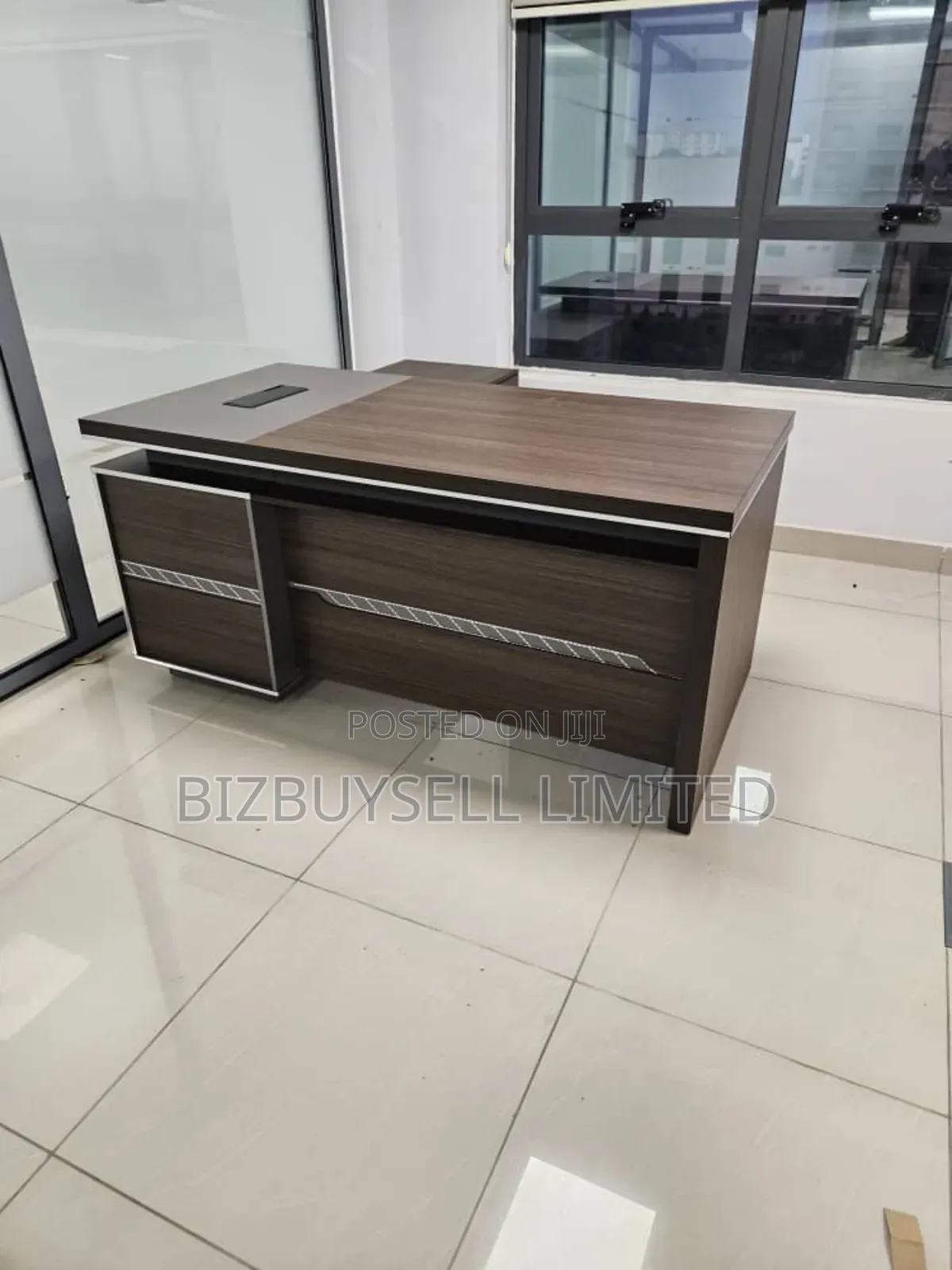 Senior Executive Office Table With Extension and Mobile Draw