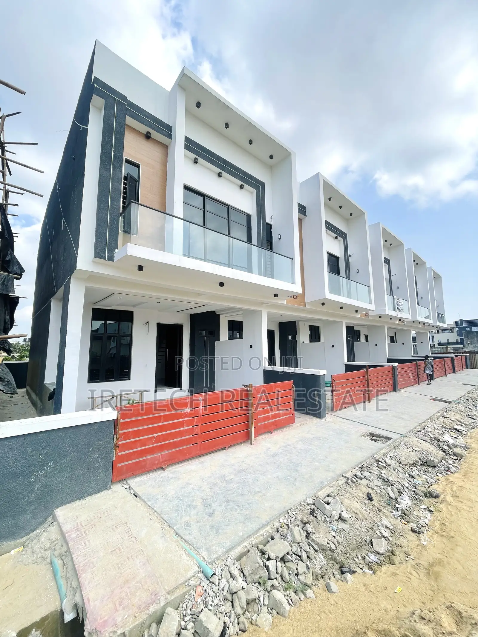 3bdrm Townhouse/Terrace in Ikota Gra Axis, Lekki for Sale