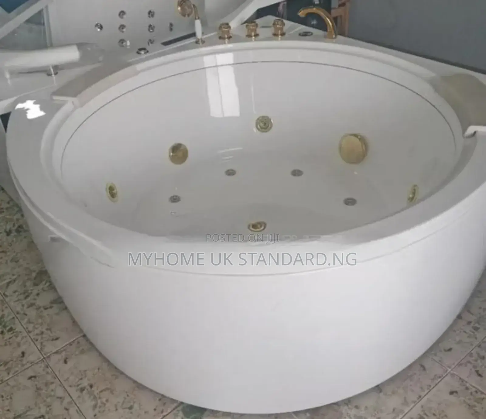 White Round Executive Jacuzzi
