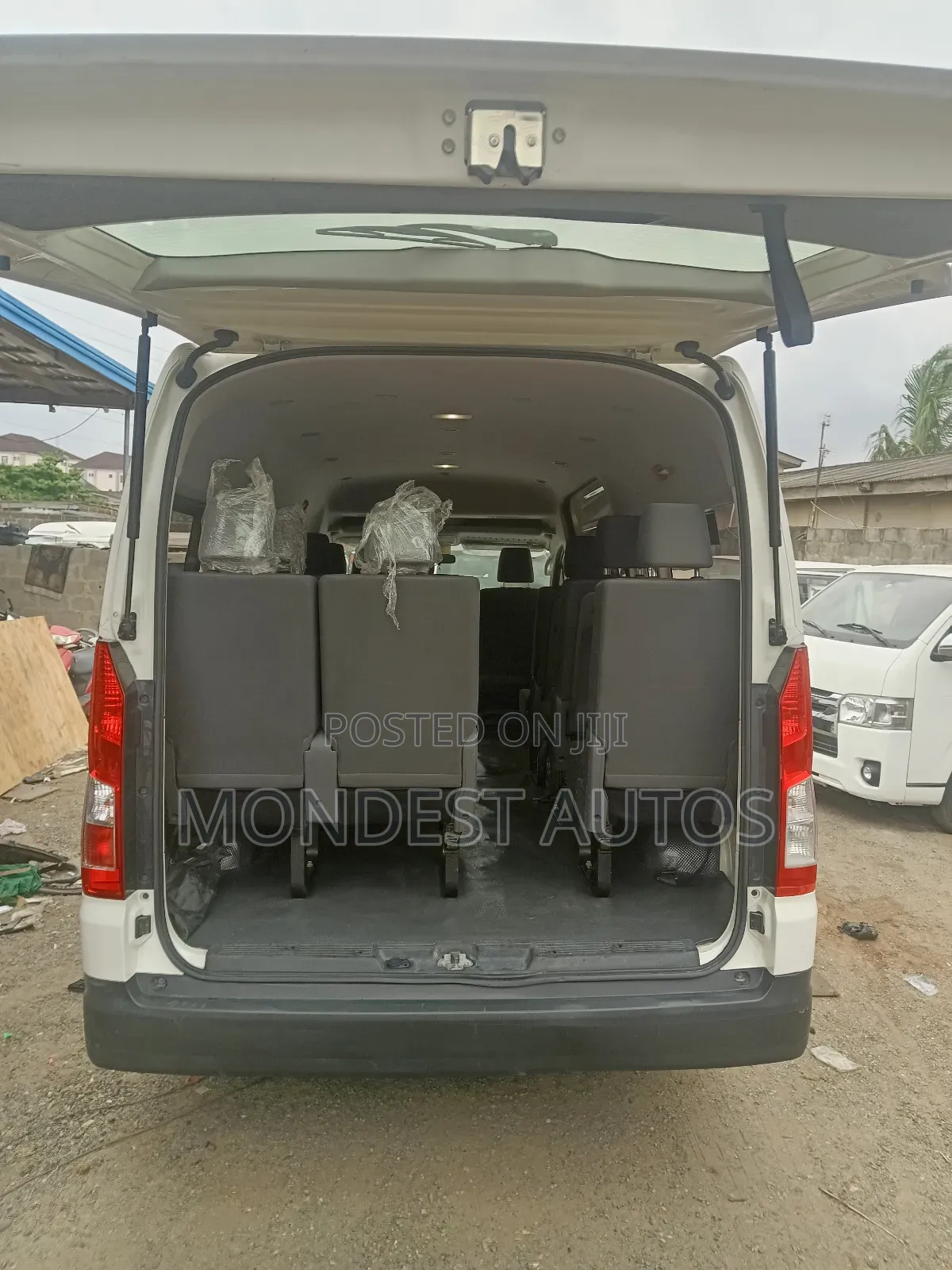 Toyota Grand HiAce 2020 White
