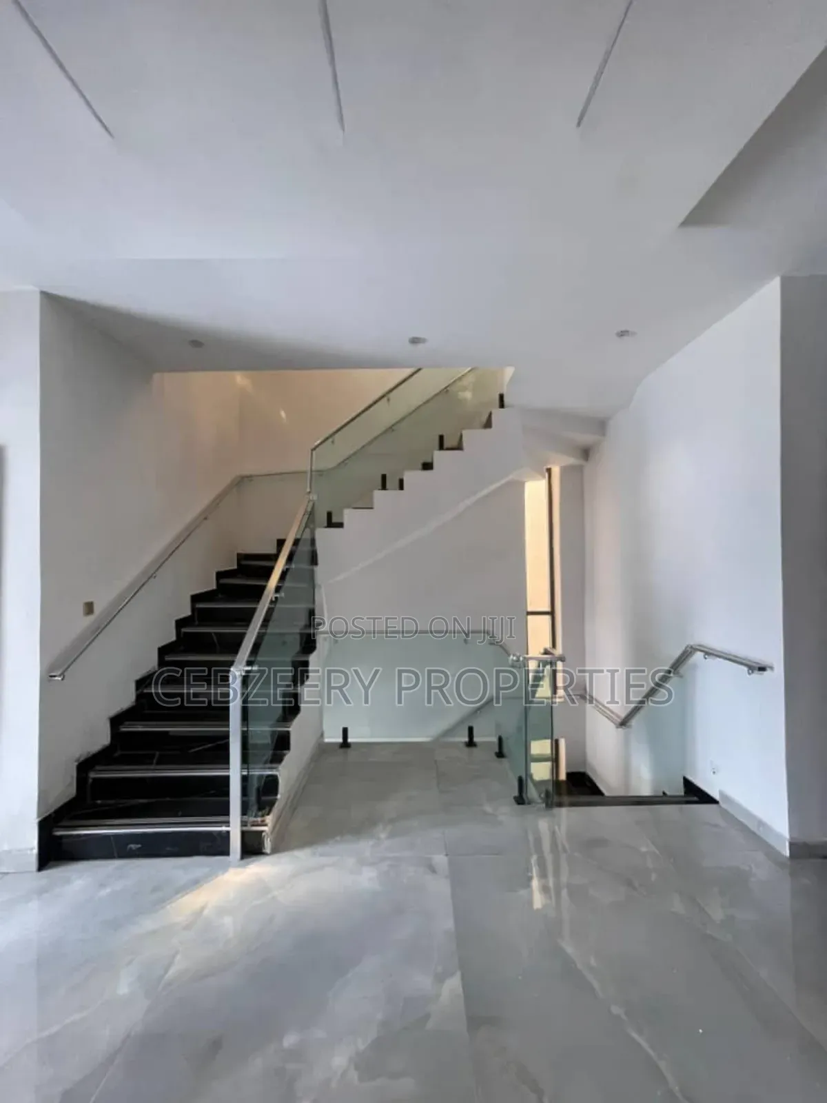 5bdrm Duplex in Osapa london for sale