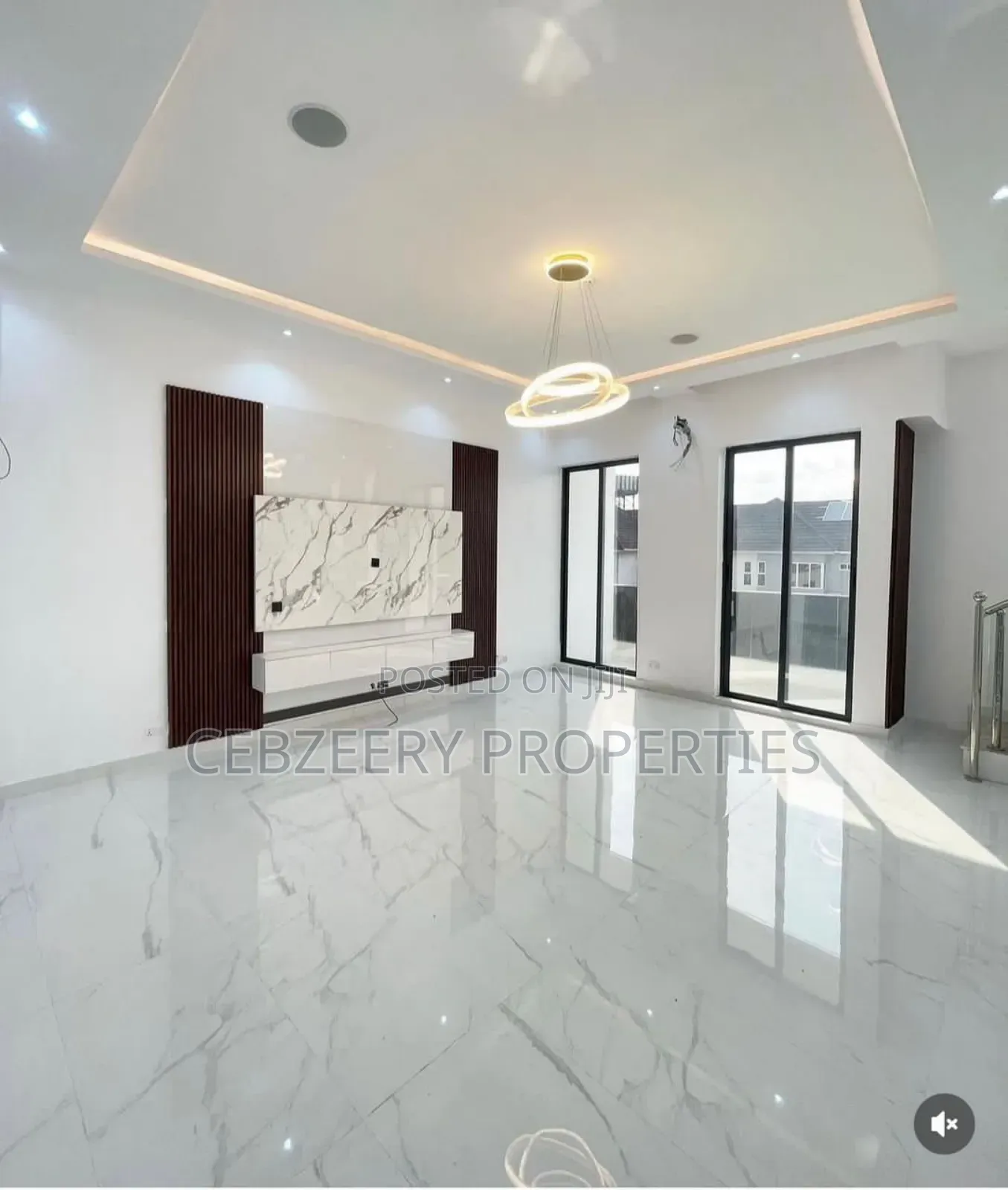 5bdrm Duplex in Osapa london for sale
