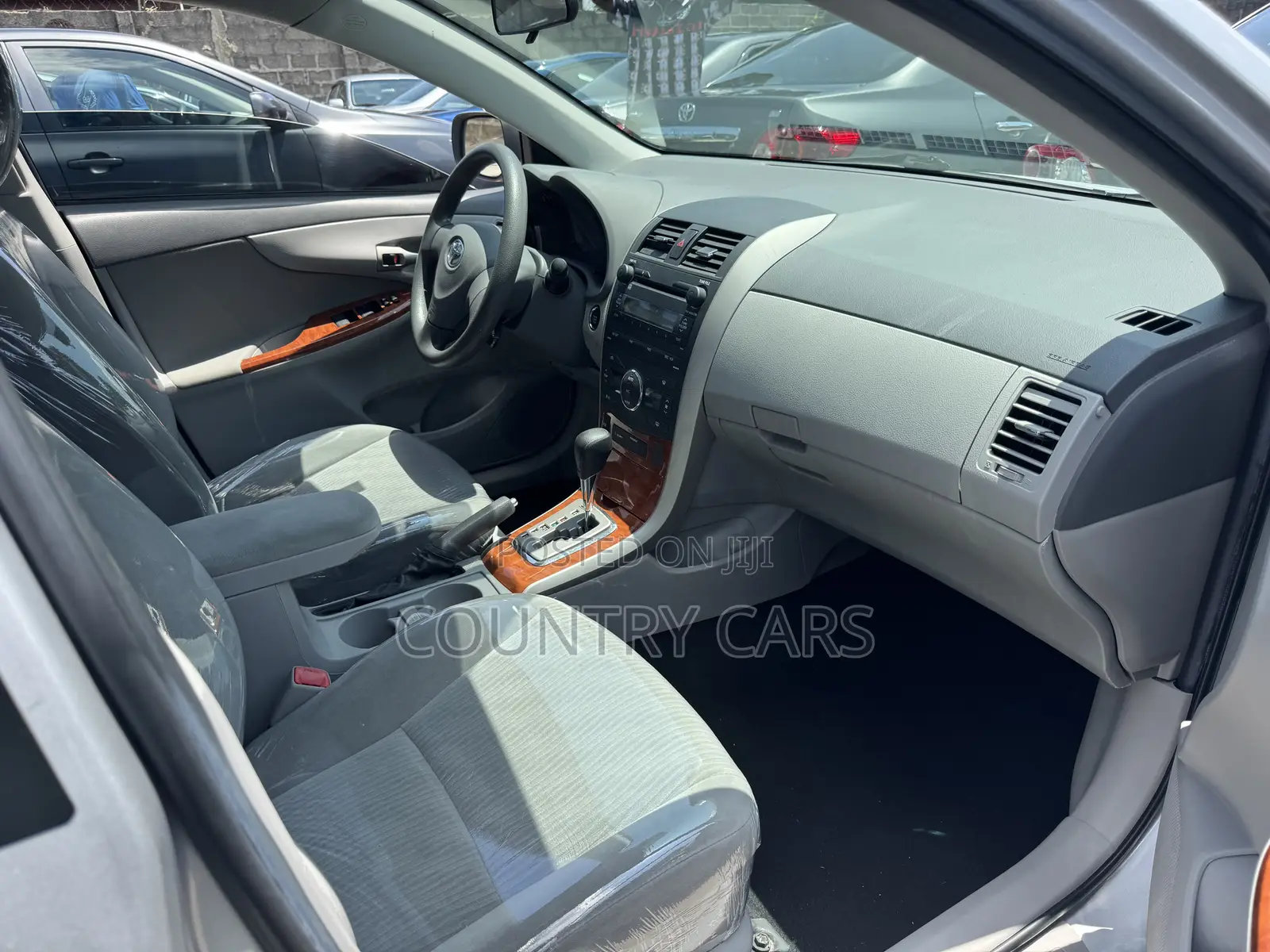 Toyota Corolla LE 4dr Sedan (1.8L 4cyl 4A) 2010 Silver