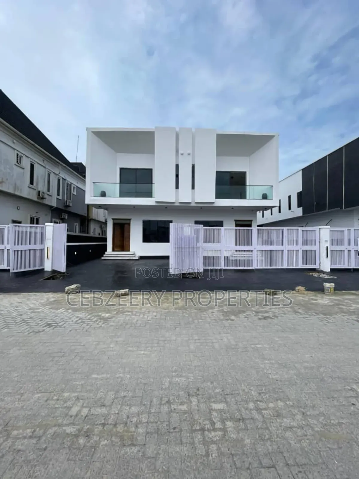 4bdrm Duplex in Lekki for sale