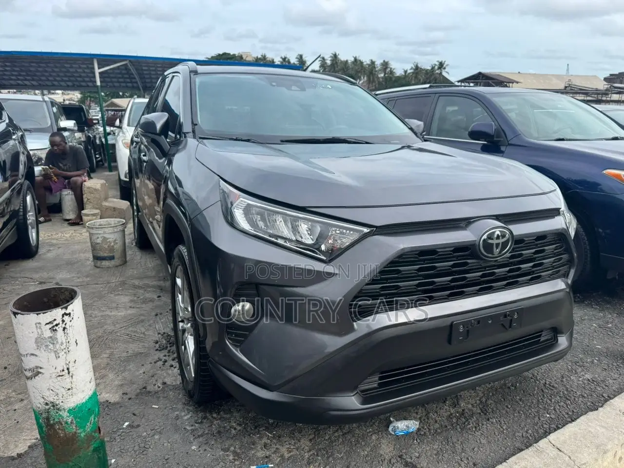 Toyota RAV4 XLE 2021 Gray