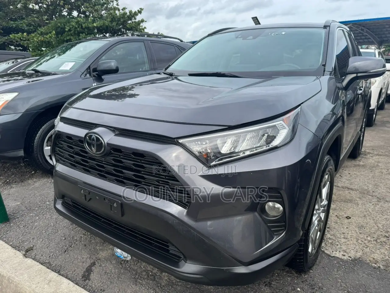 Toyota RAV4 XLE 2021 Gray