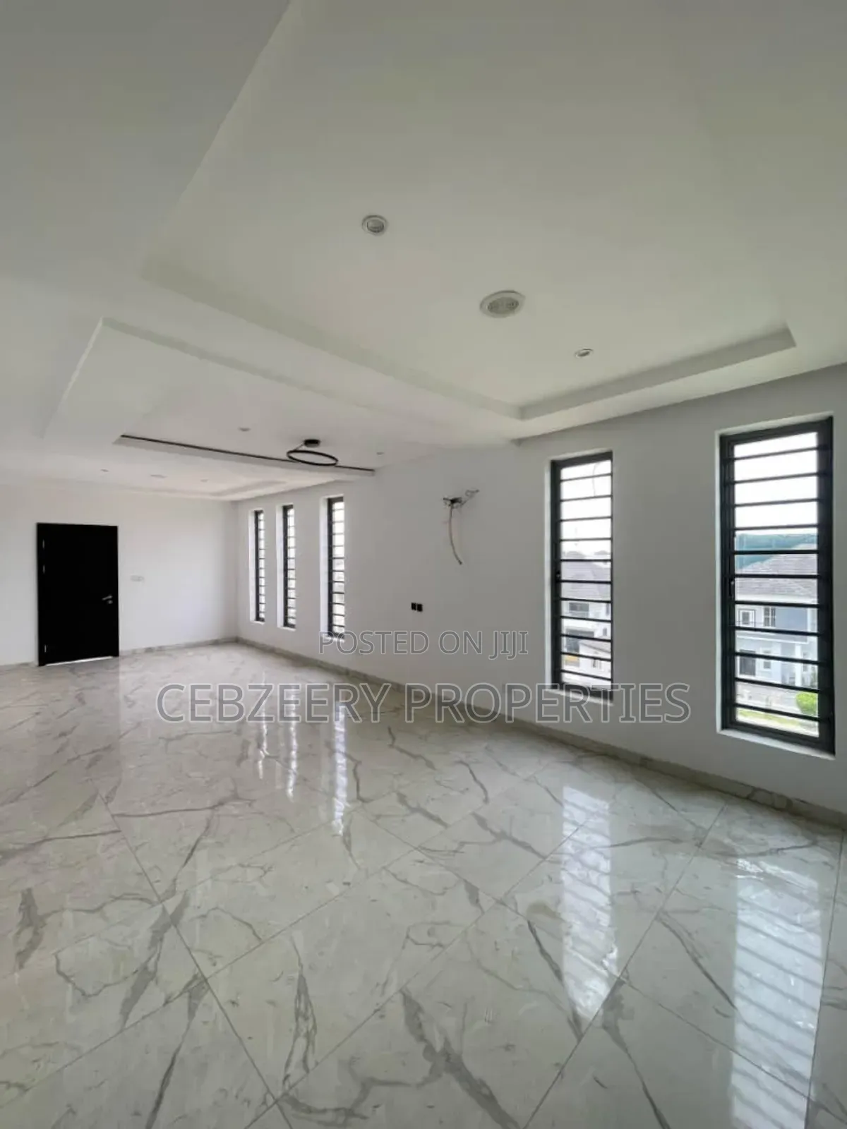 5bdrm Duplex in Osapa london for sale