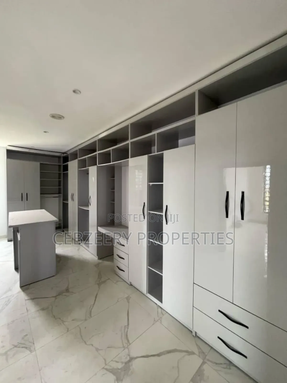 5bdrm Duplex in Osapa london for sale
