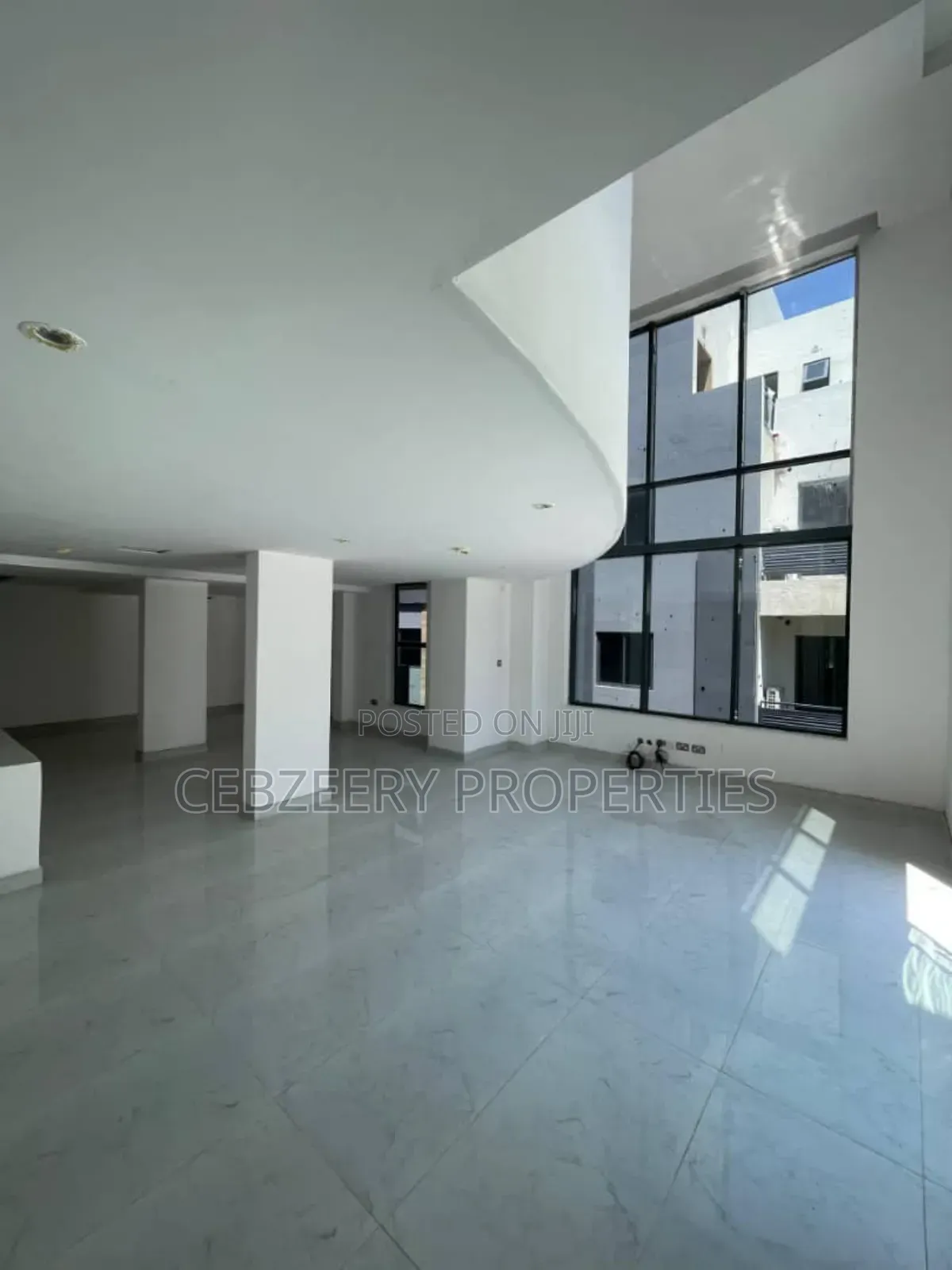 4bdrm Penthouse in Victoria Island for sale