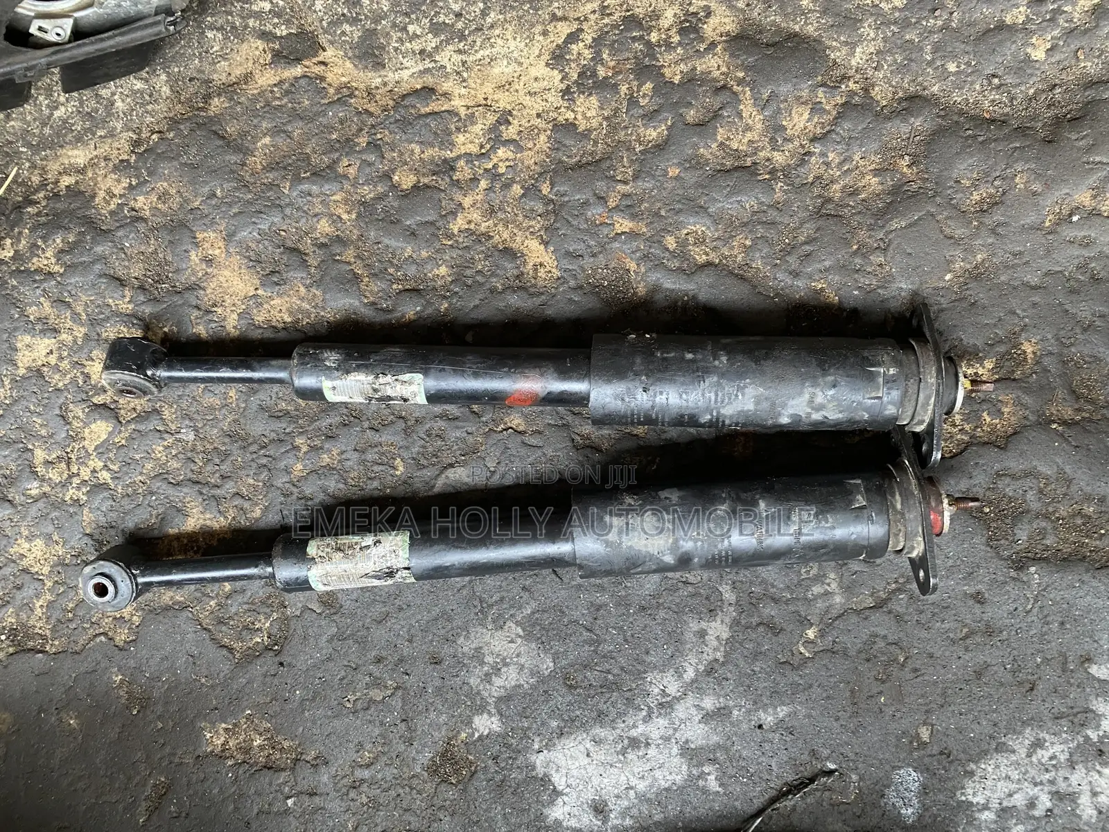 Heavy Duty Rear Shock Absorber Pair for Dodge Challenger V8