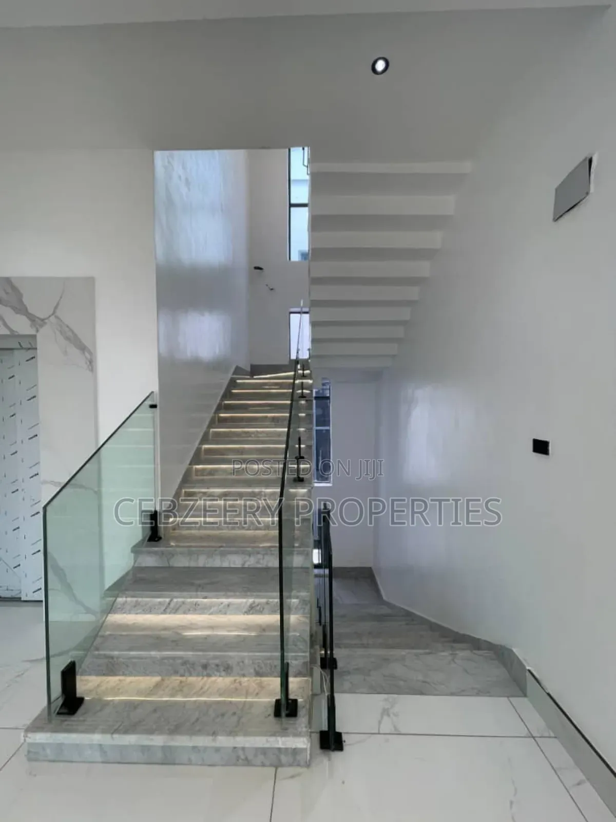 6bdrm Duplex in Lekki for sale