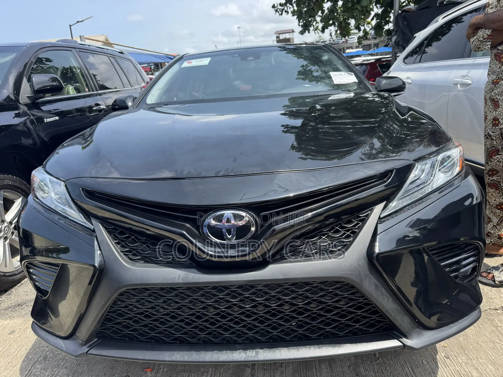 Toyota Camry SE FWD (2.5L 4cyl 8AM) 2018 Black