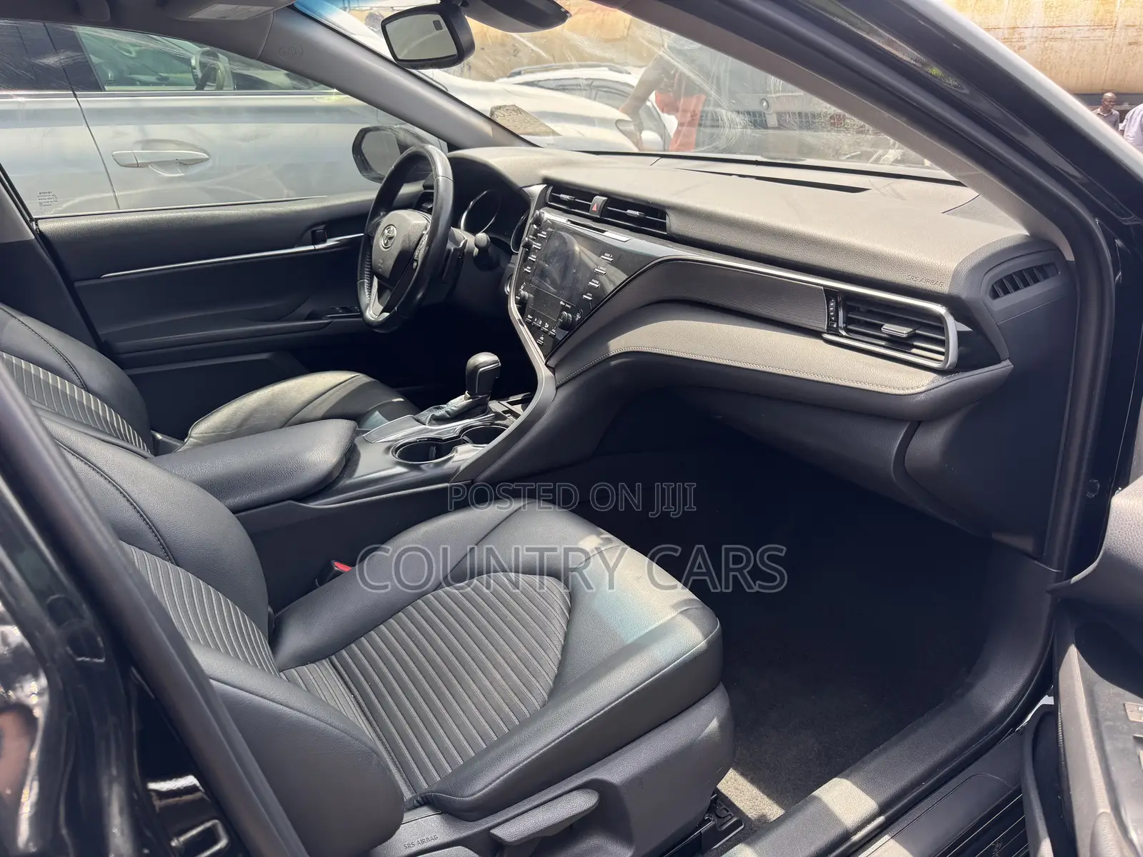 Toyota Camry SE FWD (2.5L 4cyl 8AM) 2018 Black
