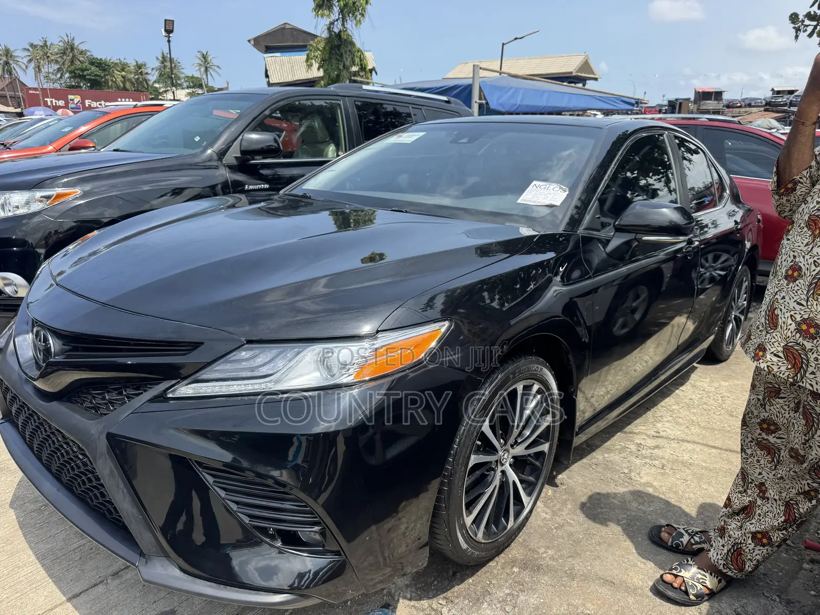 Toyota Camry SE FWD (2.5L 4cyl 8AM) 2018 Black