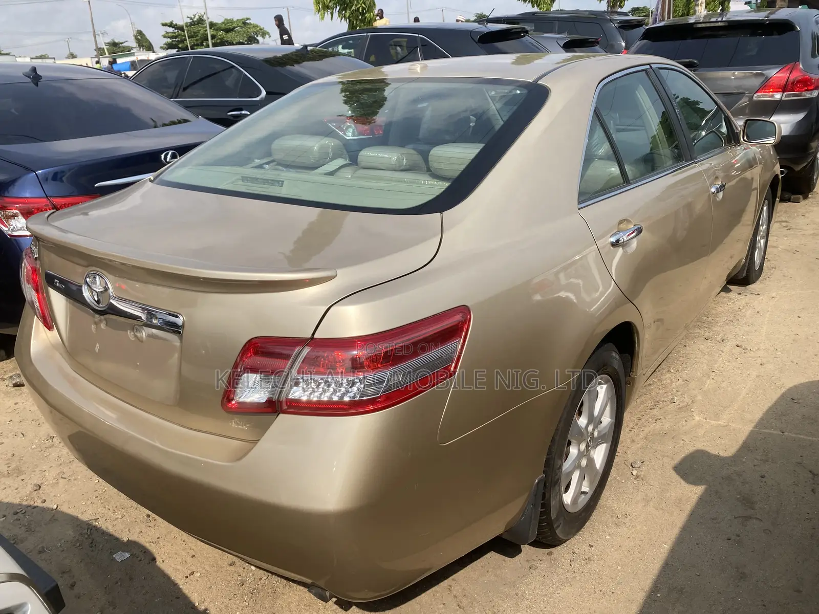 Toyota Camry LE 4dr Sedan (2.5L 4cyl 6AM) 2010 Gold