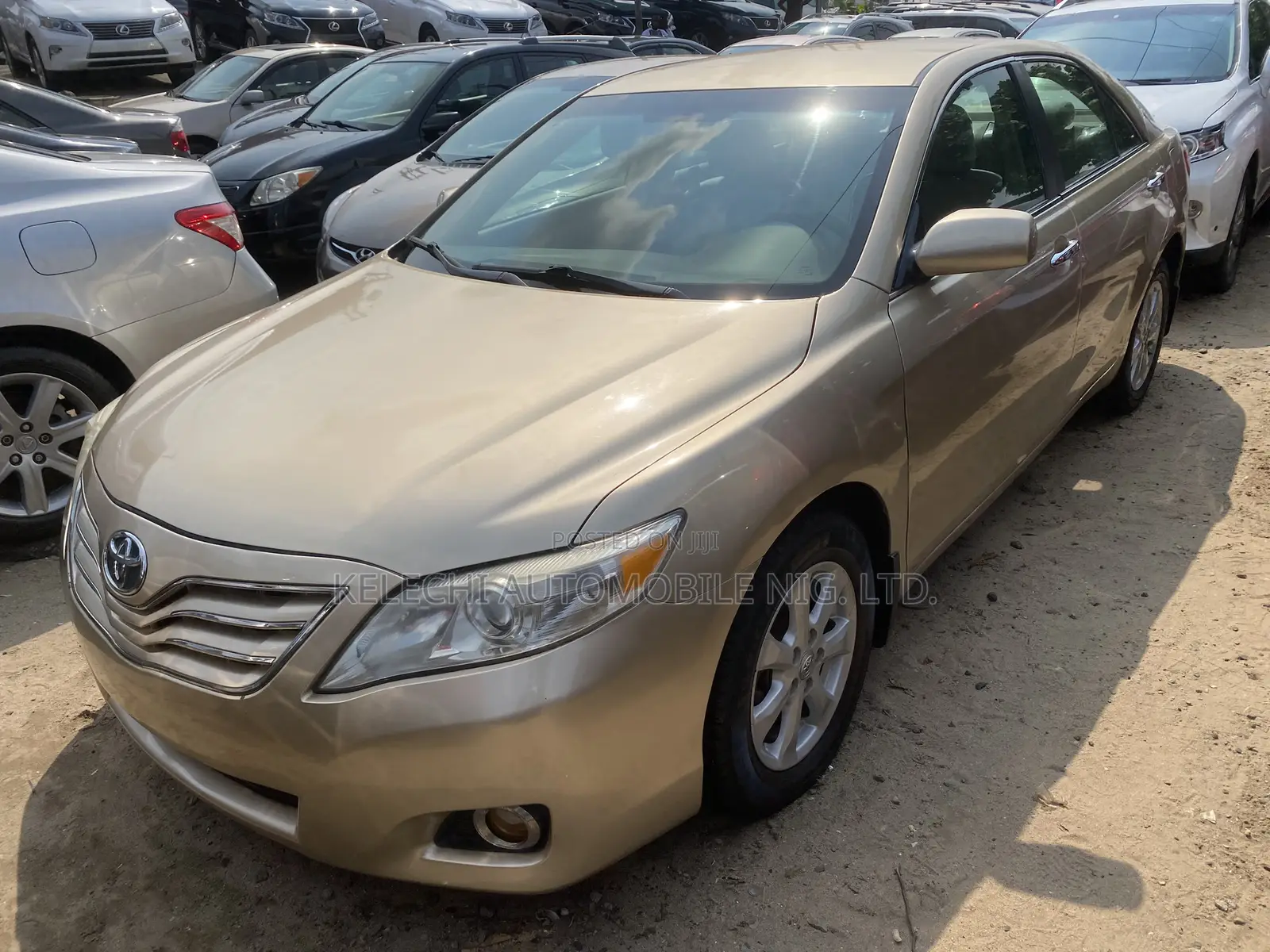 Toyota Camry LE 4dr Sedan (2.5L 4cyl 6AM) 2010 Gold