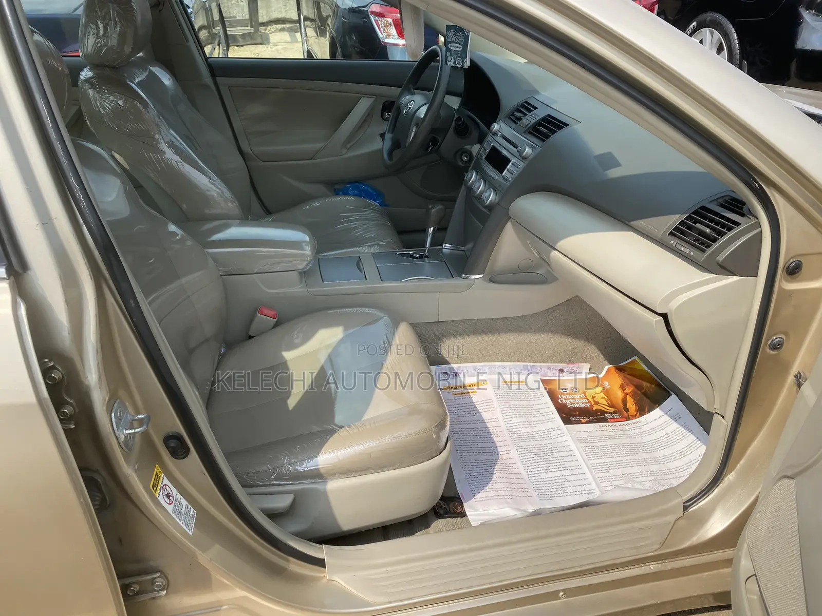 Toyota Camry LE 4dr Sedan (2.5L 4cyl 6AM) 2010 Gold