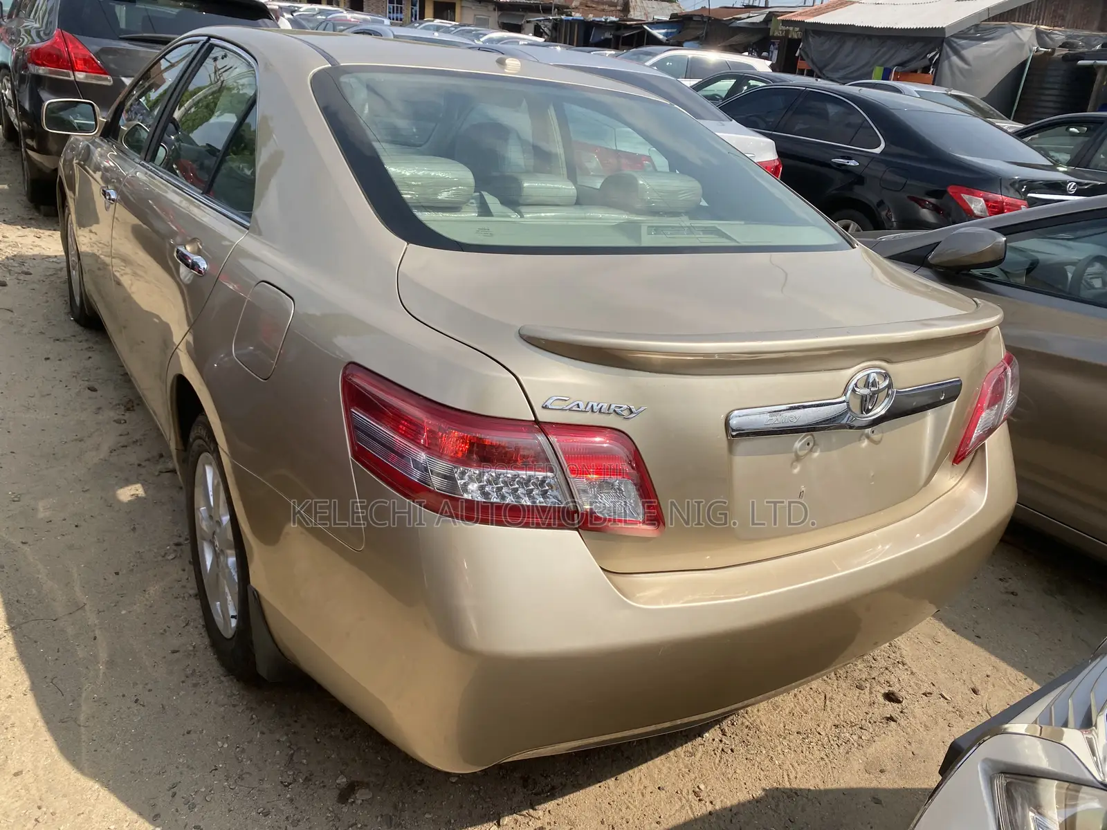Toyota Camry LE 4dr Sedan (2.5L 4cyl 6AM) 2010 Gold